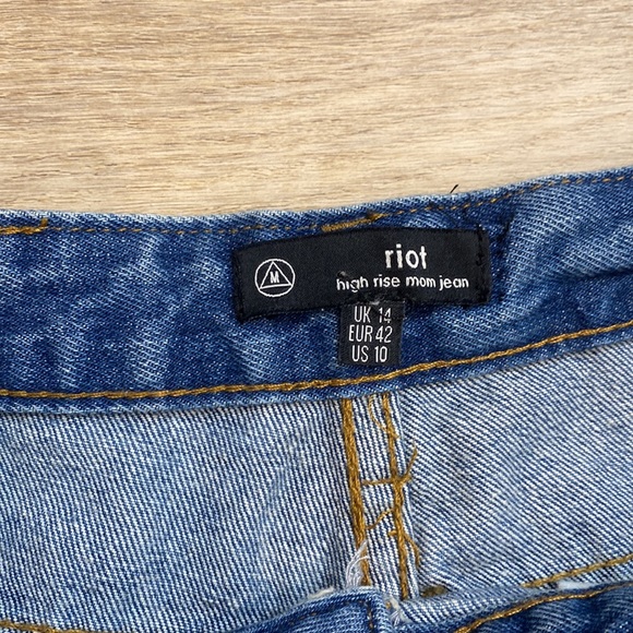 Missguided | Riot | Embroidered High Rise Distressed Mom Jeans - Picture 12 of 16